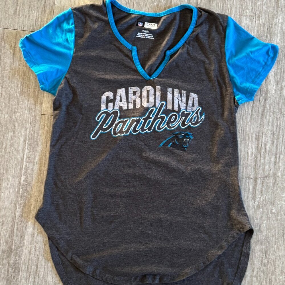 Carolina Panthers V-Neck Shirt – Women’s Medium (High-low Hem)